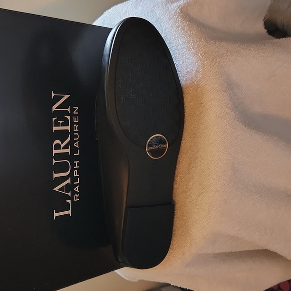 shoes - Picture 2 of 3